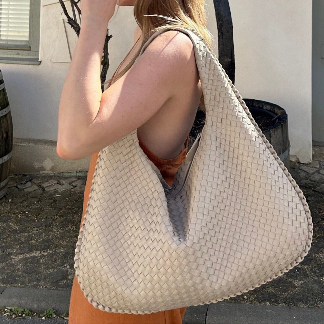 Meluraya Kesumba Tote Bag