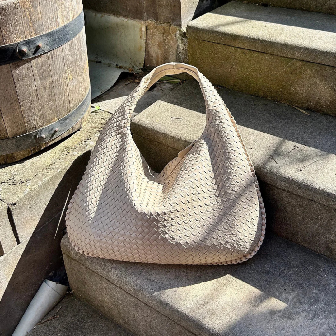 Meluraya Kesumba Tote Bag