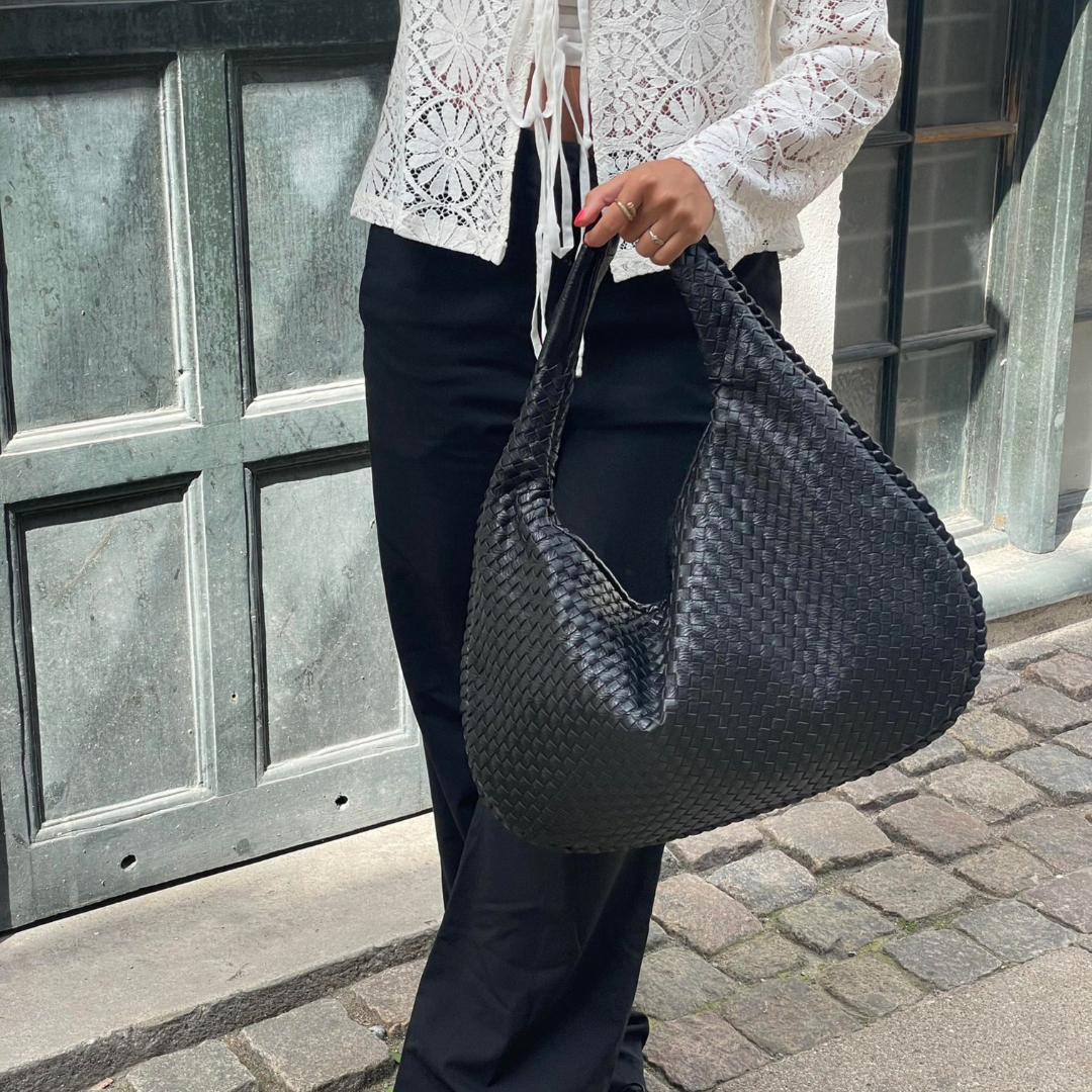 Meluraya Kesumba Tote Bag