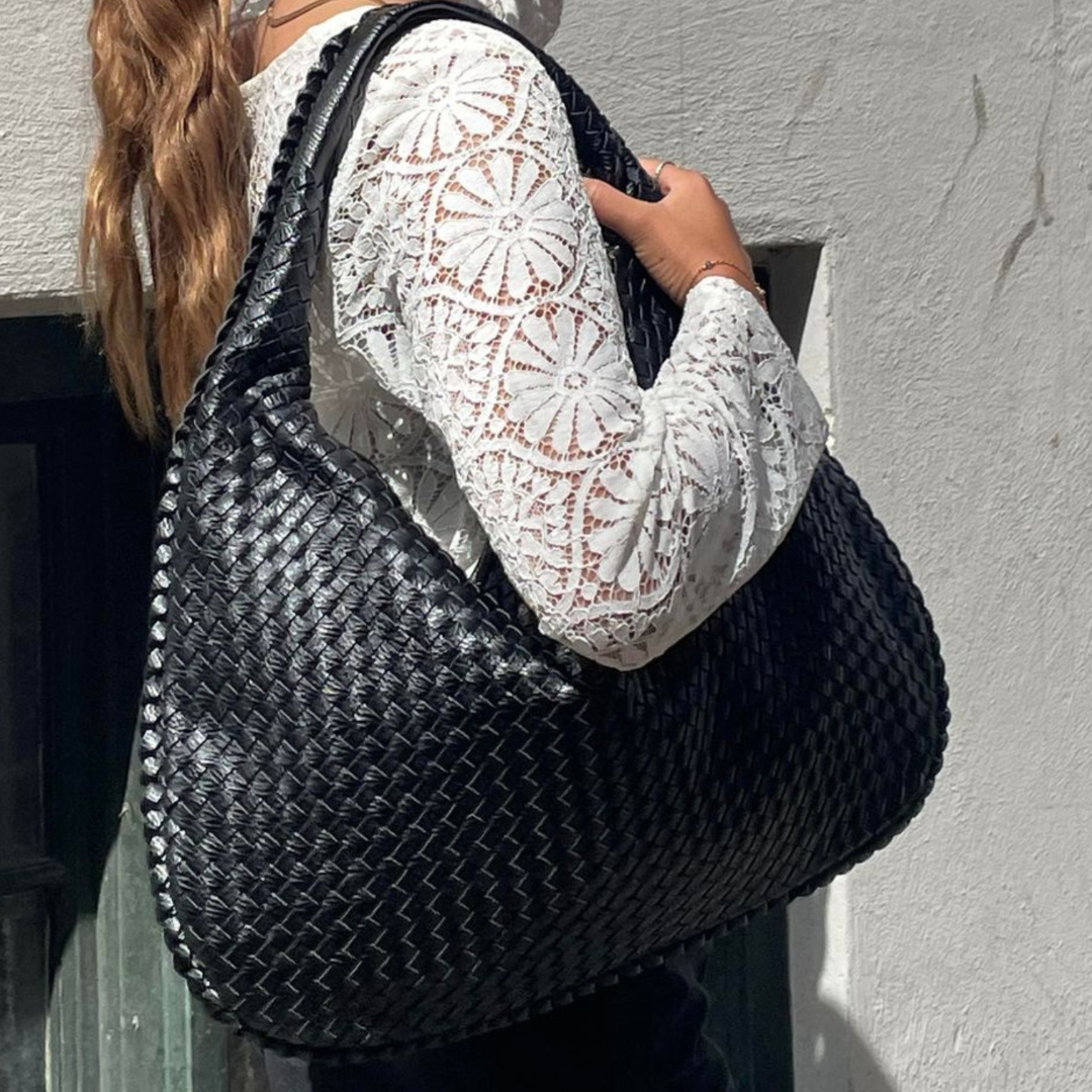 Meluraya Kesumba Tote Bag