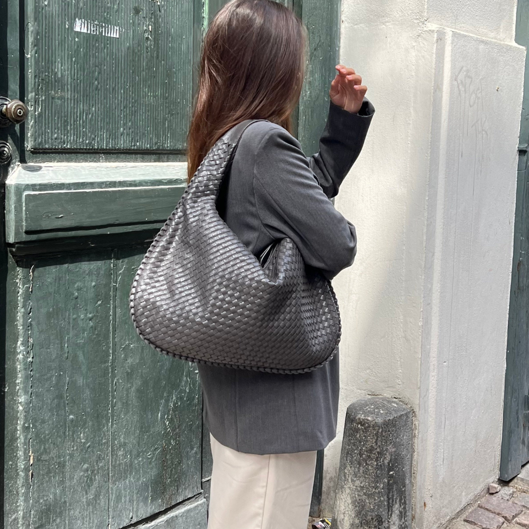 Meluraya Kesumba Tote Bag