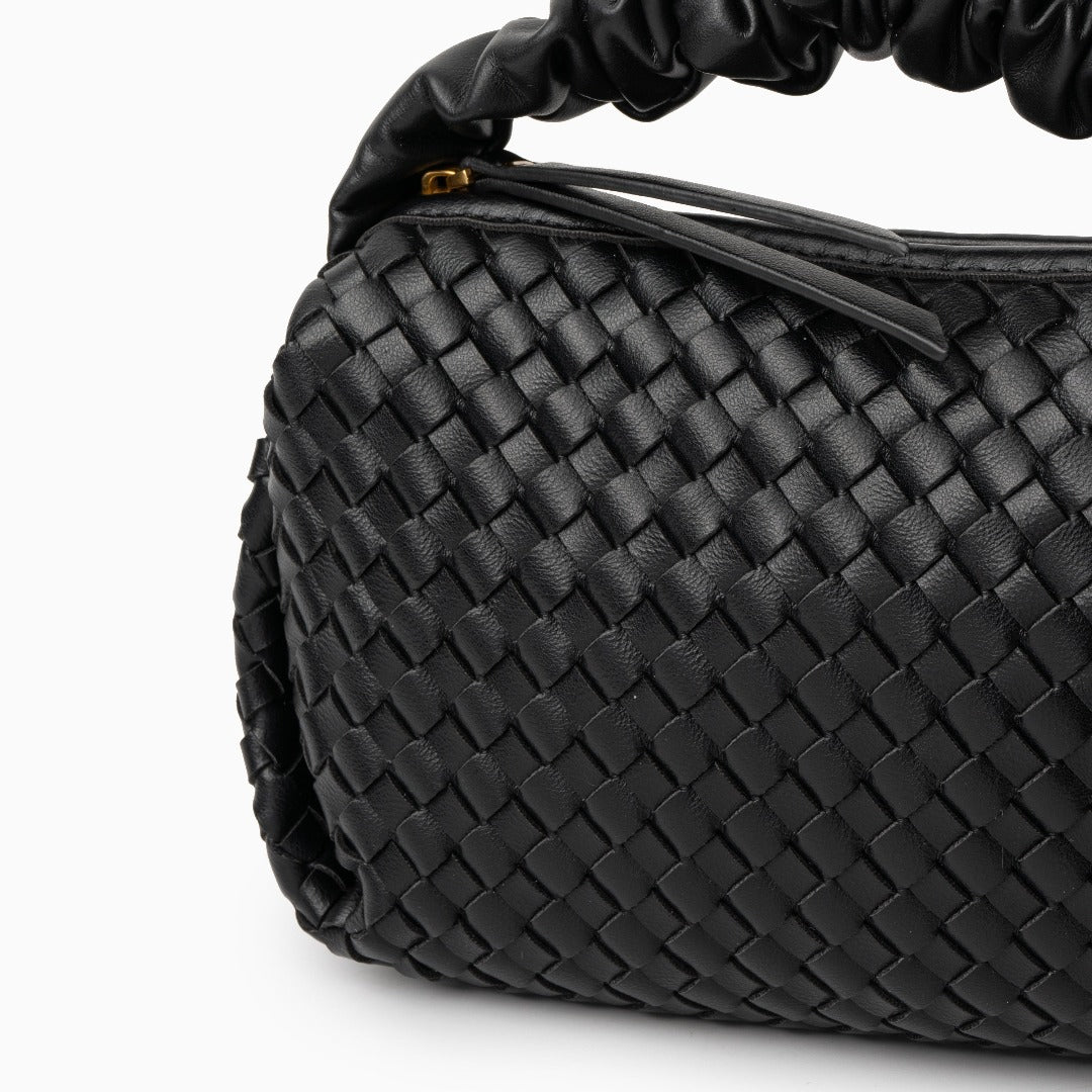 Meluraya Puisi Handbag