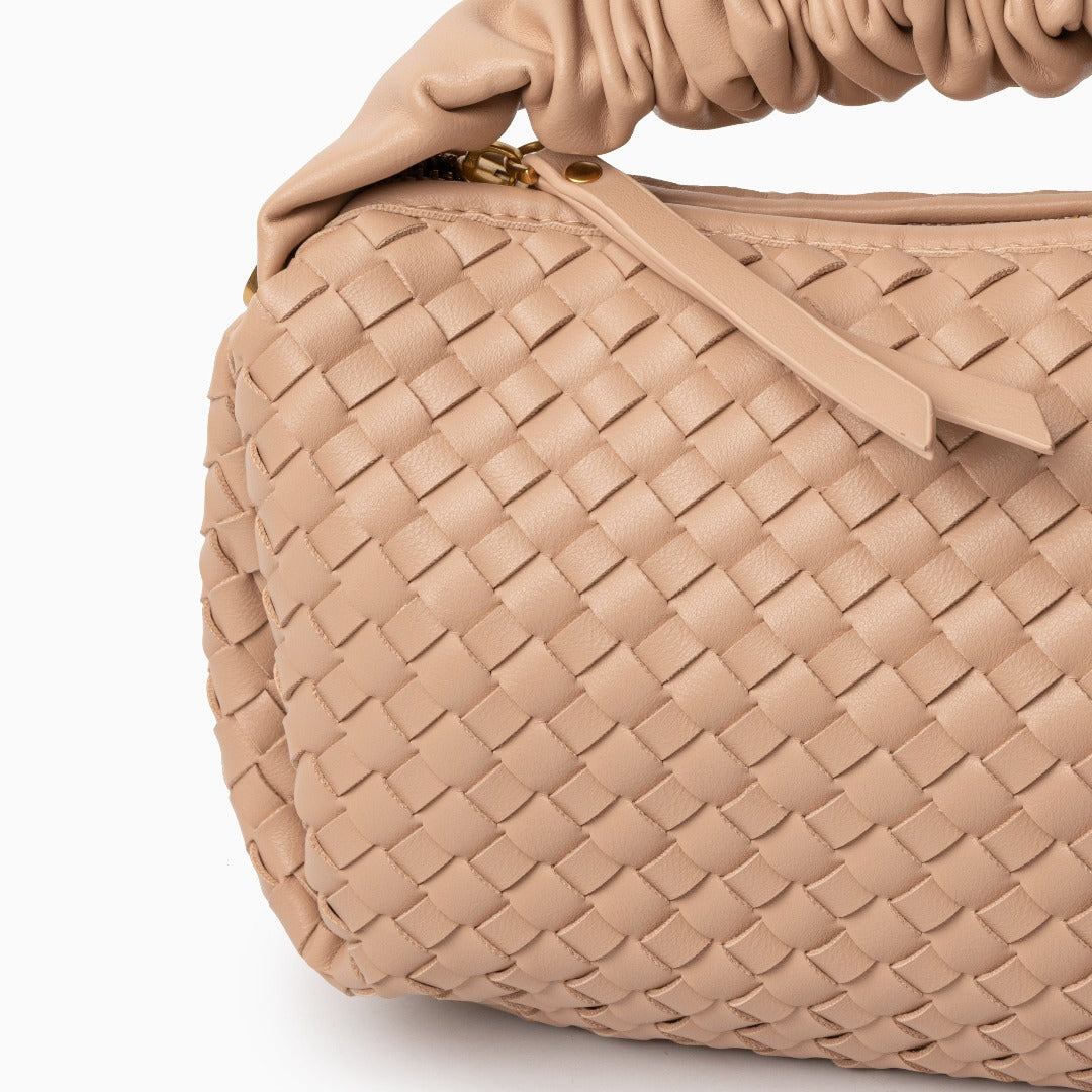 Meluraya Puisi Handbag
