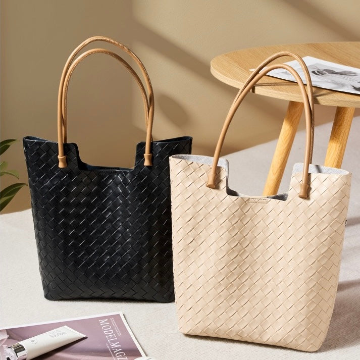 Meluraya Rangkai Shoulder Bag