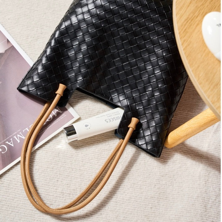 Meluraya Rangkai Shoulder Bag