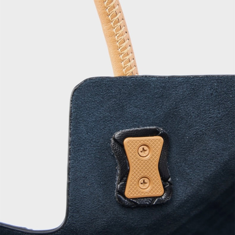 Meluraya Rangkai Shoulder Bag