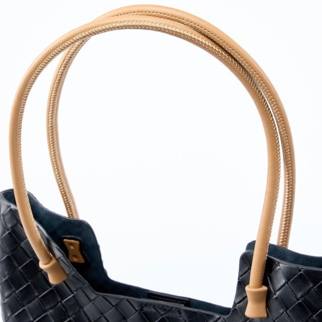 Meluraya Rangkai Shoulder Bag