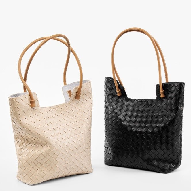 Meluraya Rangkai Shoulder Bag