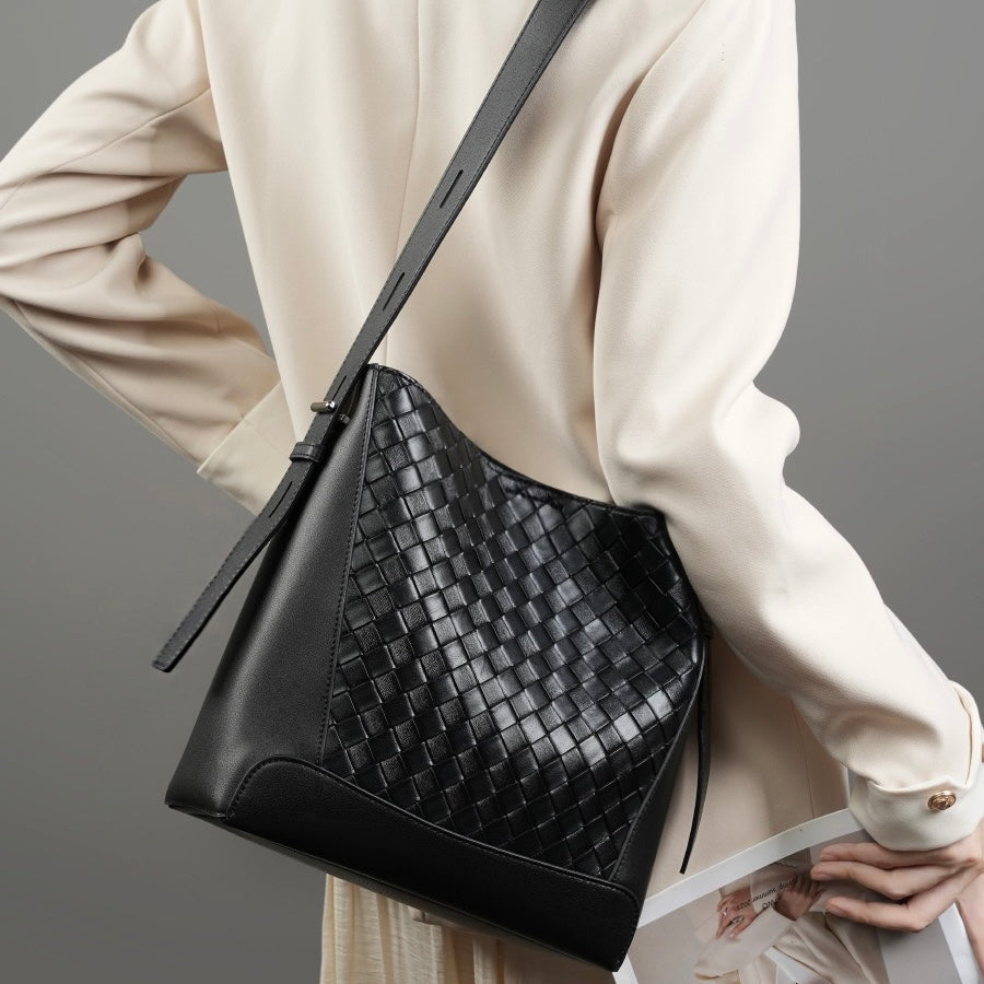 Meluraya Laksana Crossbody Bag