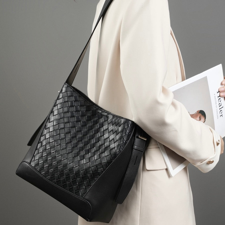 Meluraya Laksana Crossbody Bag