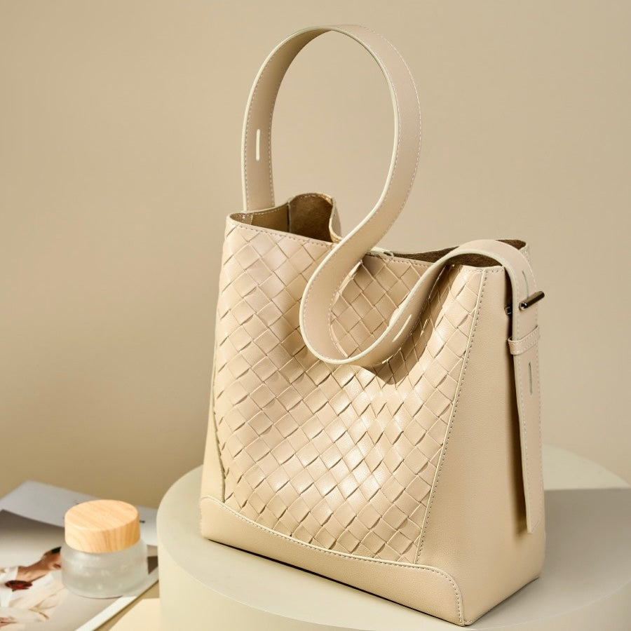 Meluraya Laksana Crossbody Bag
