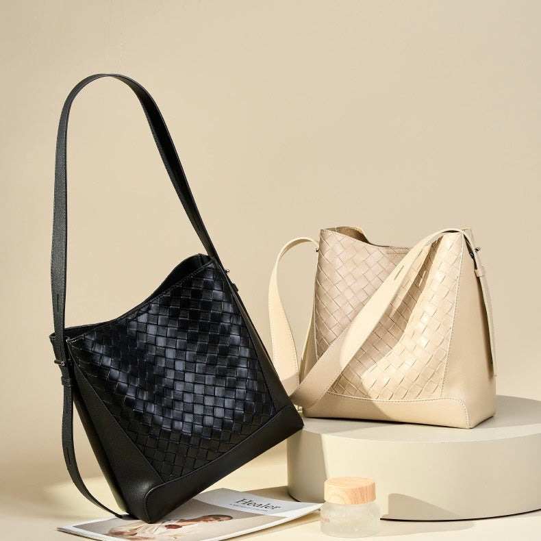Meluraya Laksana Crossbody Bag