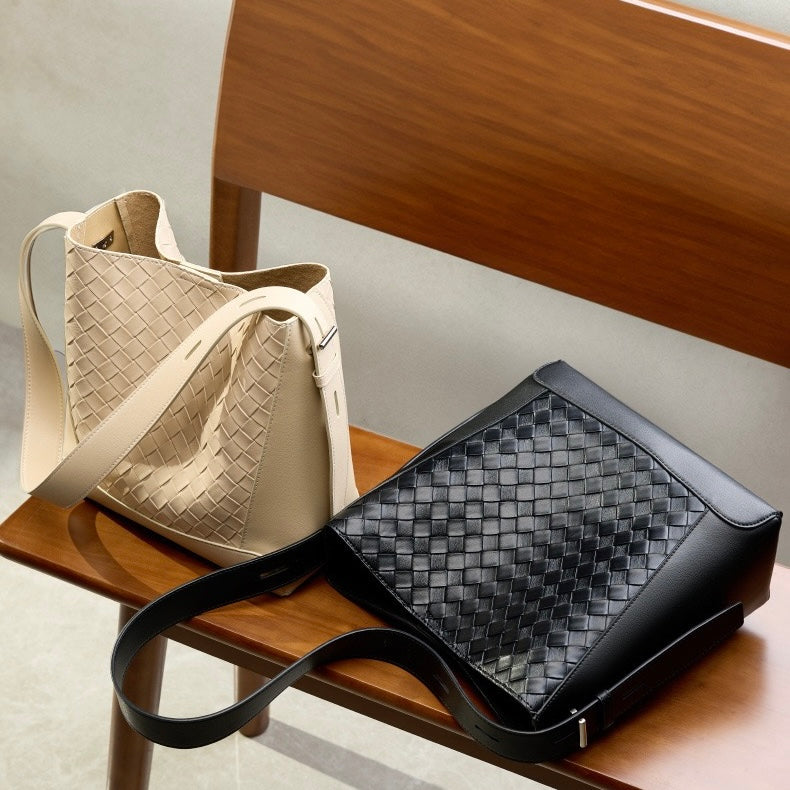Meluraya Laksana Crossbody Bag