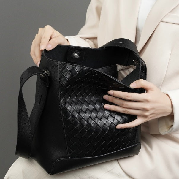 Meluraya Laksana Crossbody Bag