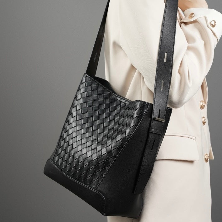 Meluraya Laksana Crossbody Bag