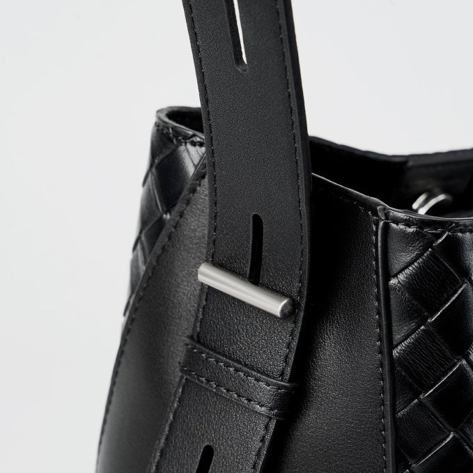 Meluraya Laksana Crossbody Bag