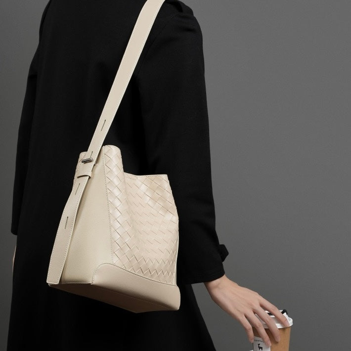 Meluraya Laksana Crossbody Bag