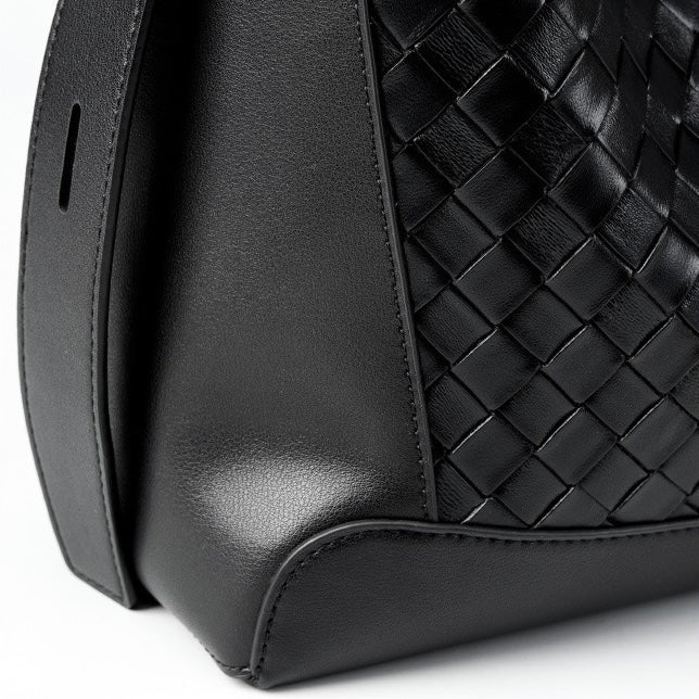 Meluraya Laksana Crossbody Bag