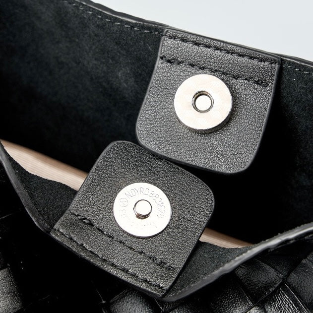 Meluraya Laksana Crossbody Bag