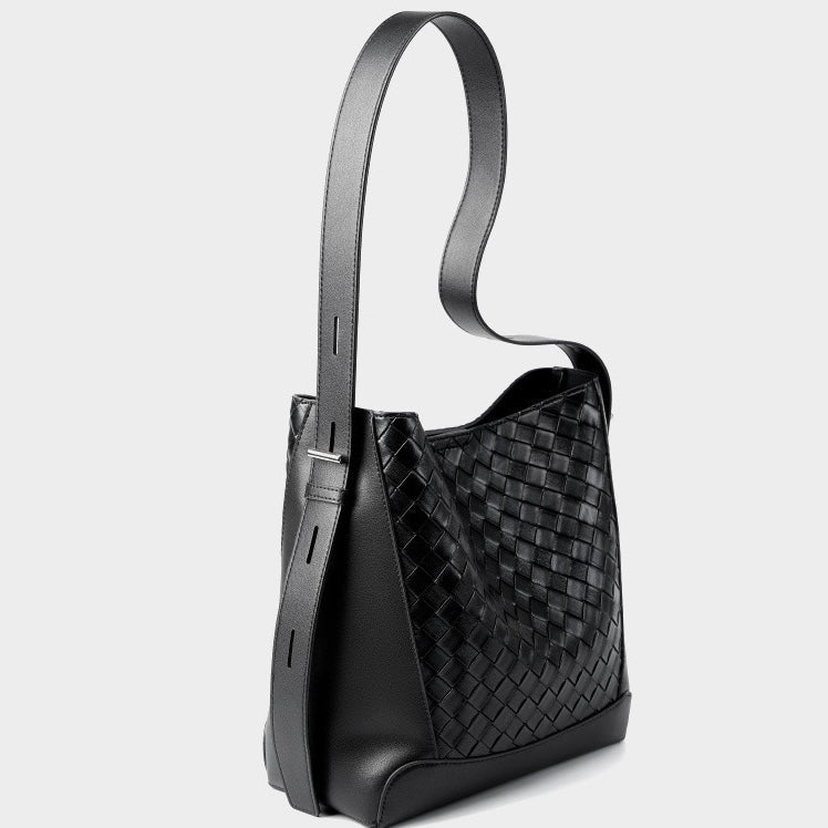 Meluraya Laksana Crossbody Bag