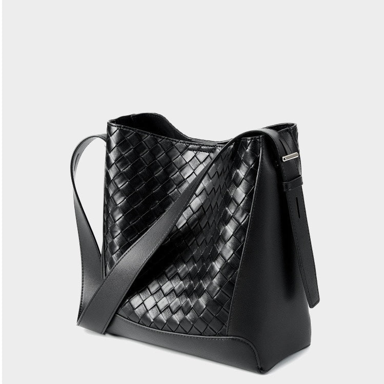 Meluraya Laksana Crossbody Bag