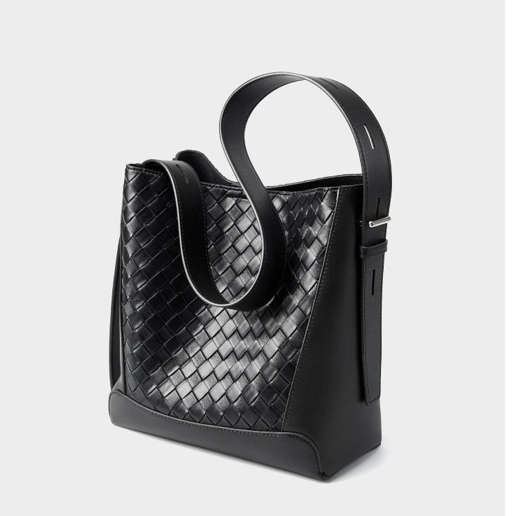 Meluraya Laksana Crossbody Bag