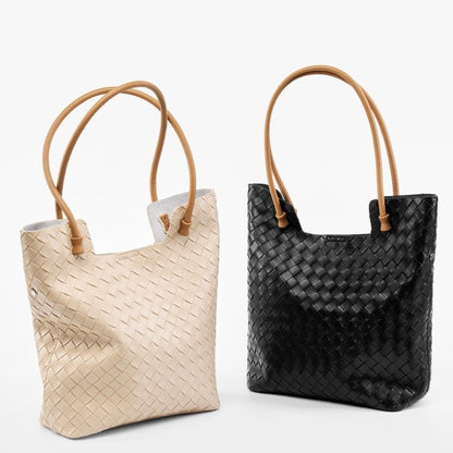 Meluraya Rangkai Shoulder Bag