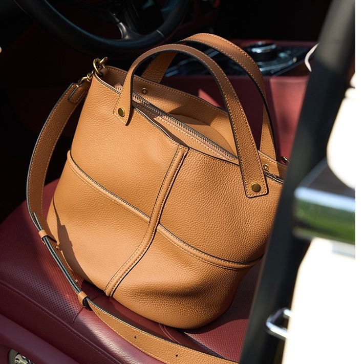 Bayang Sari Kiambang Bertaut Bucket Bag