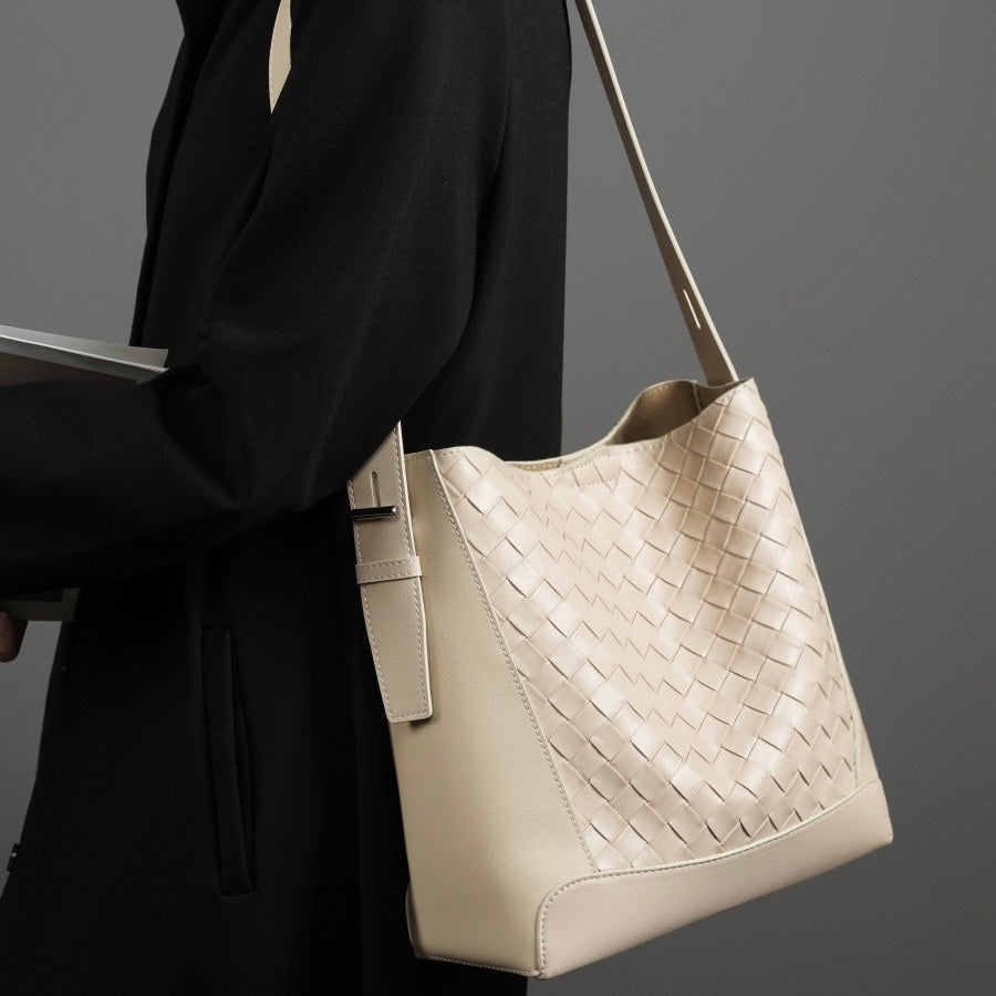Meluraya Laksana Crossbody Bag