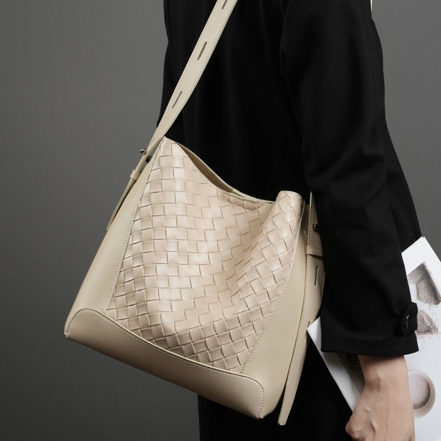 Meluraya Laksana Crossbody Bag