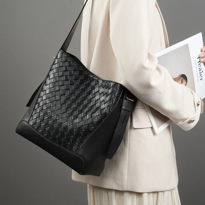 Meluraya Laksana Crossbody Bag