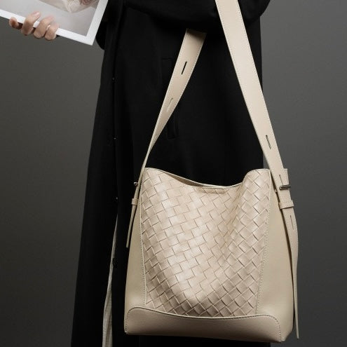 Meluraya Laksana Crossbody Bag
