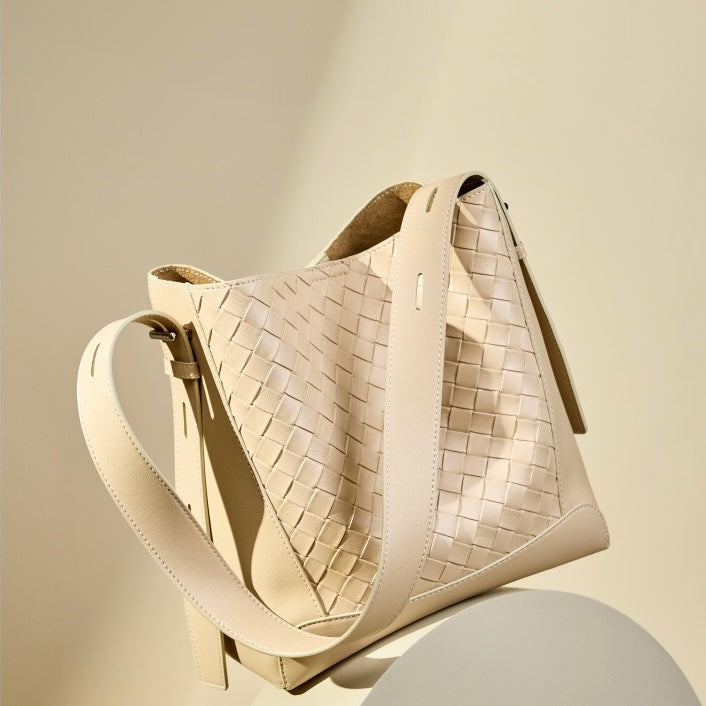 Meluraya Laksana Crossbody Bag