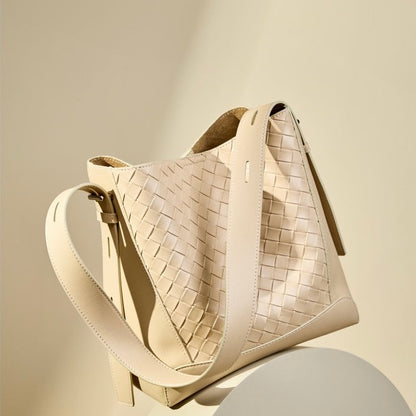 Meluraya Laksana Crossbody Bag