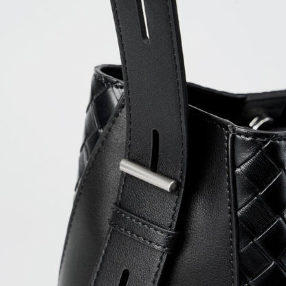 Meluraya Laksana Crossbody Bag