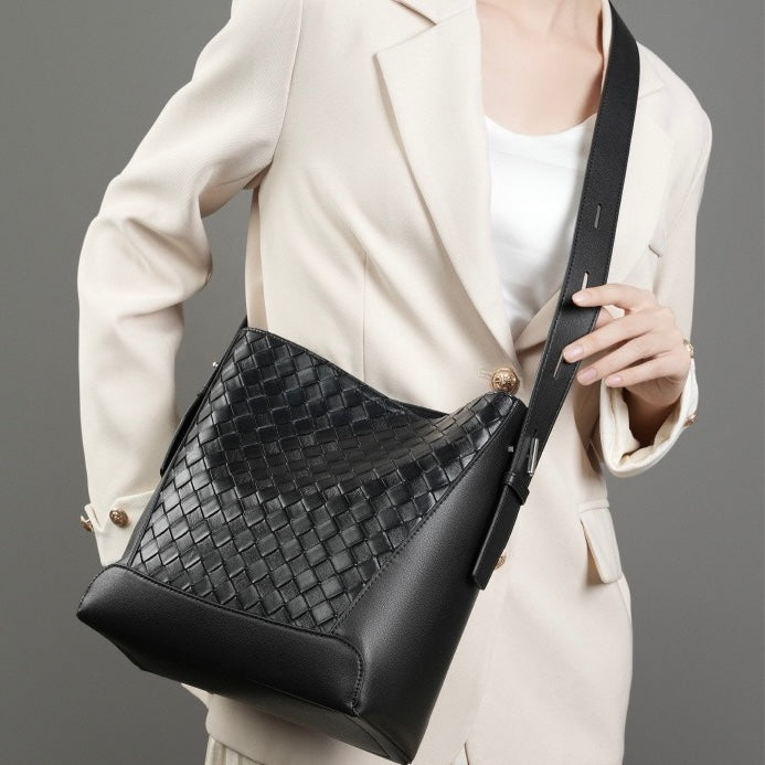 Meluraya Laksana Crossbody Bag