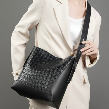 Meluraya Laksana Crossbody Bag