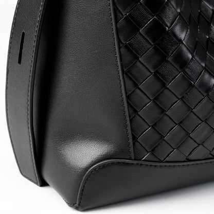 Meluraya Laksana Crossbody Bag