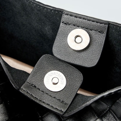 Meluraya Laksana Crossbody Bag